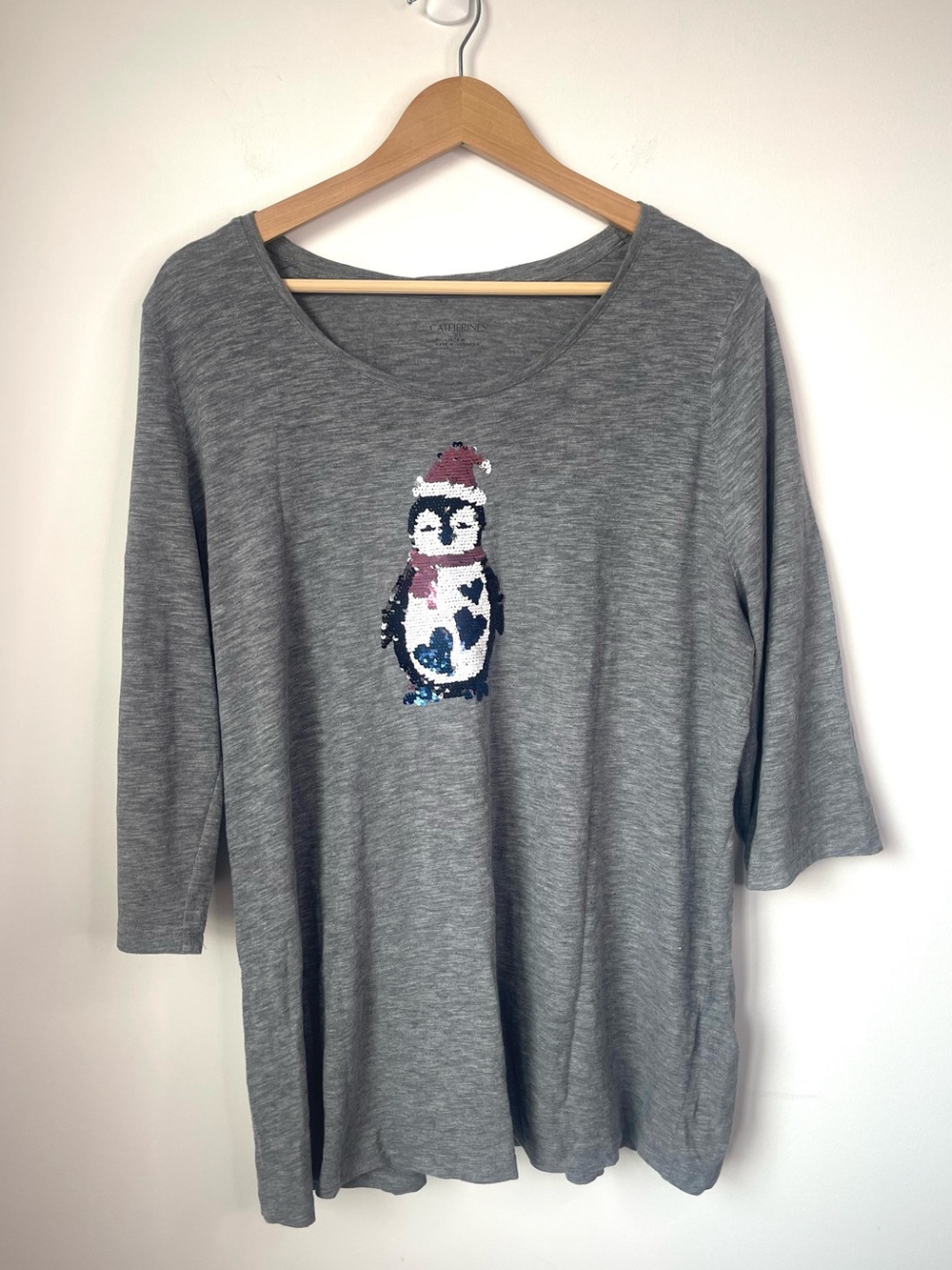 Catherines gray knit top with a sequin beaded penguin design size OX 14/16